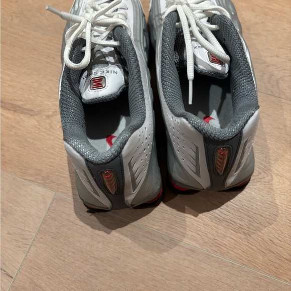 Nike Shox R4 - Picture 3 of 6